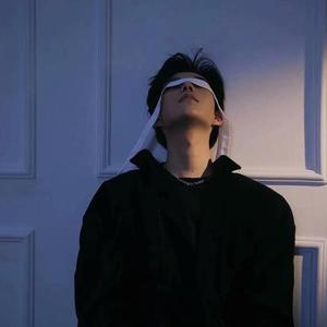 女女互摸喷水娇喘les指交
